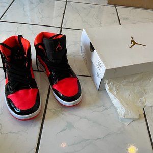 Women's Nike AIR JORDANS hard to find HOT PUNCH - size 7.5